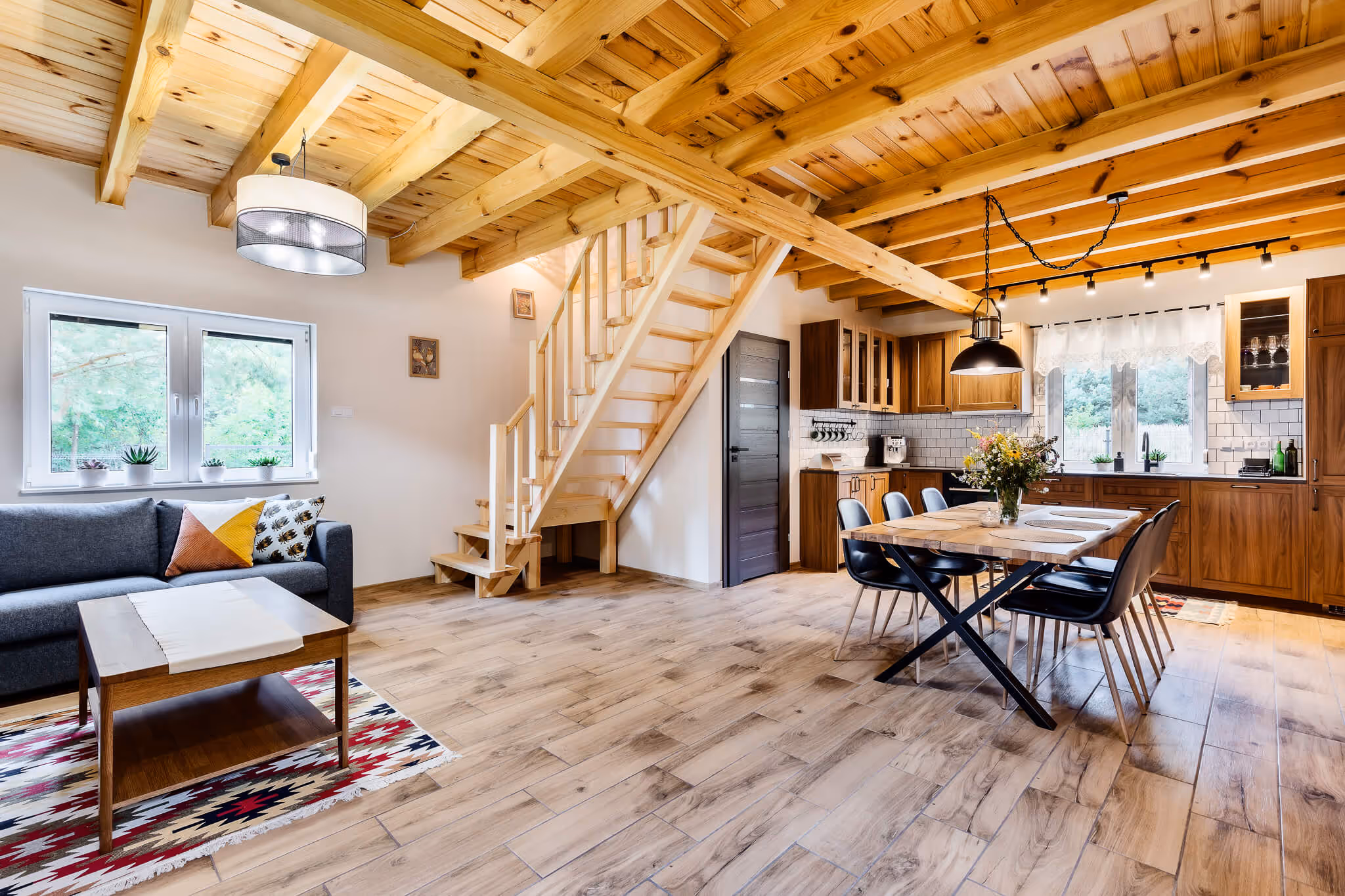 Domek Chańcza - Strefa dzienna i schody na piętro