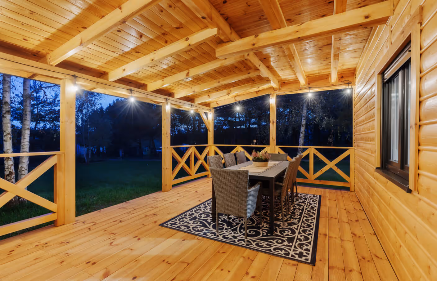 Domek Chańcza - taras wieczorem