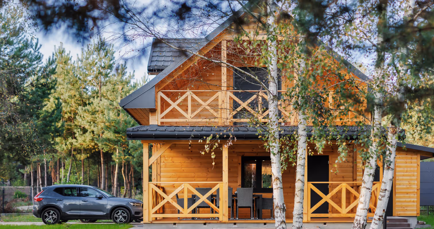 Domek Chańcza - widok z ogrodu w dzień