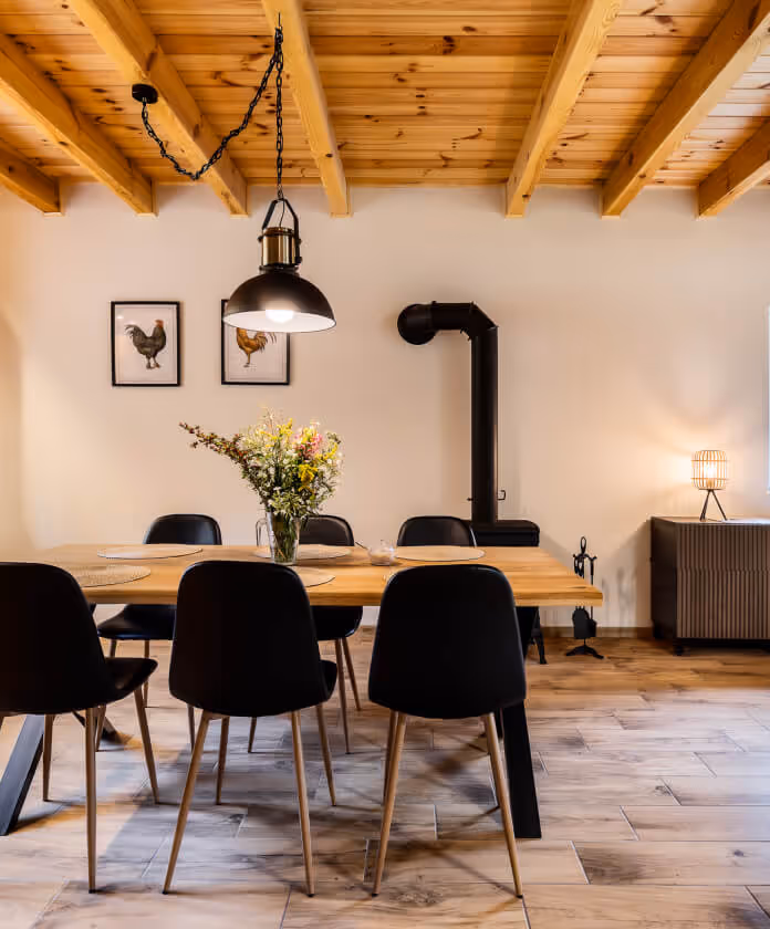 Domek Chańcza - Jadalnia i kominek