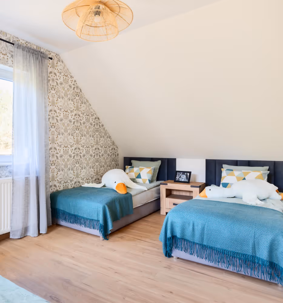 Domek Chańcza - sypialnia 4-osobowa. Widok na łóżka pojedyncze