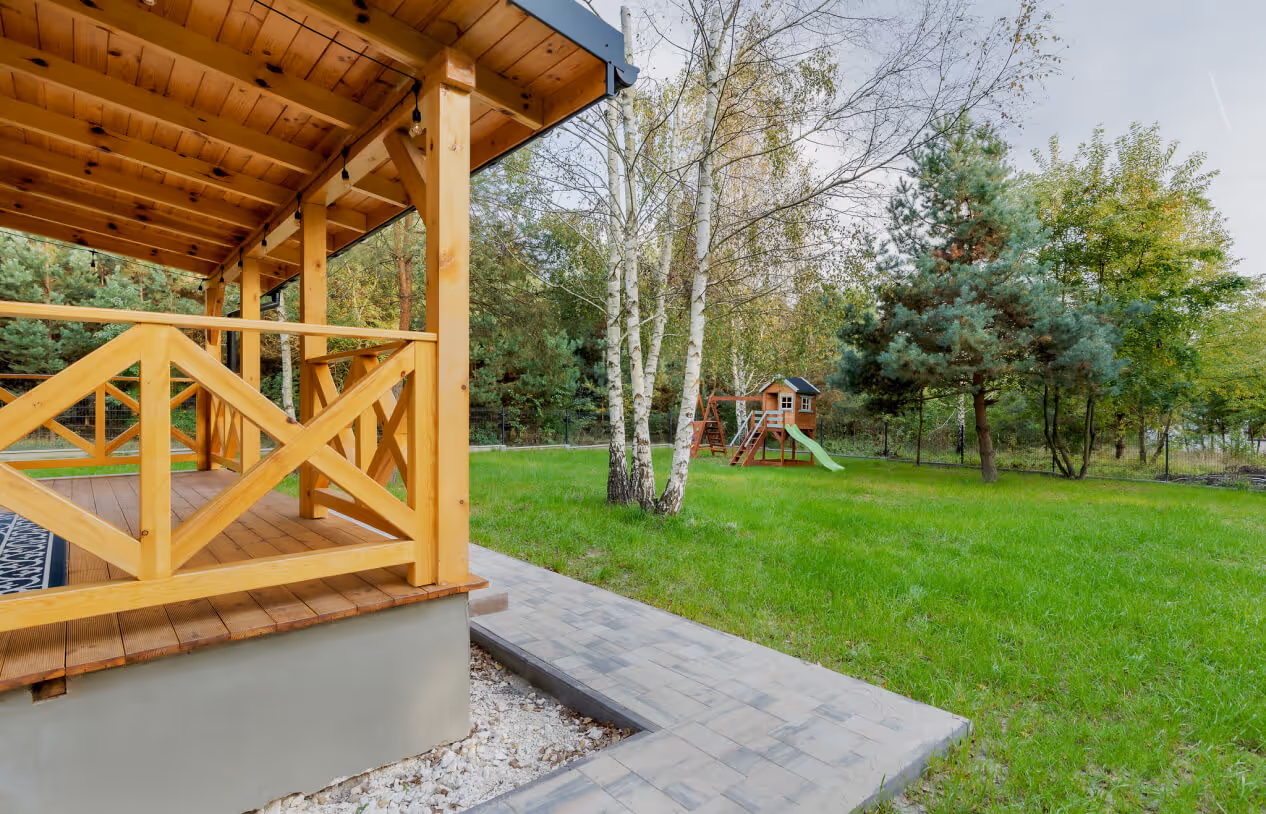 Domek Chańcza - ogród i plac zabaw